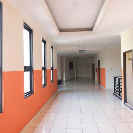 Votel Hotel Tulungagung Kültér fotó