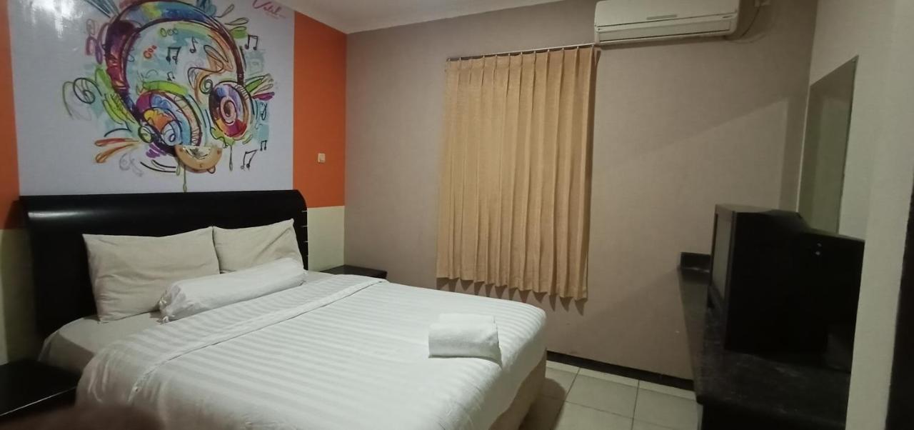 Votel Hotel Tulungagung Kültér fotó