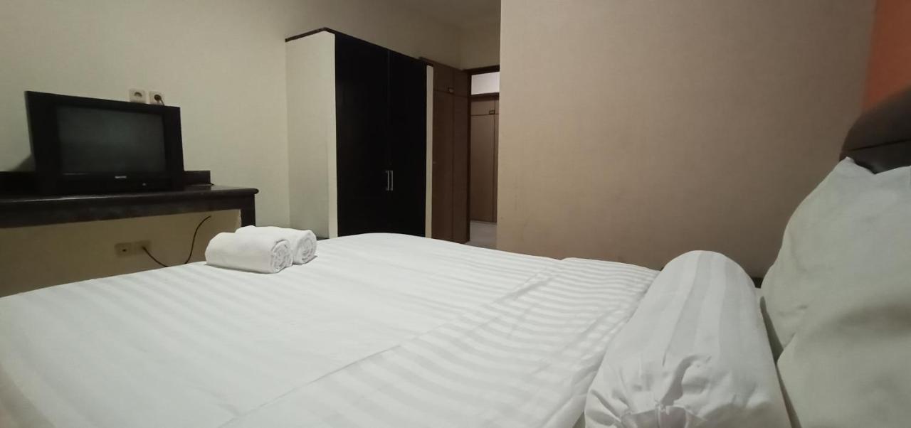 Votel Hotel Tulungagung Kültér fotó