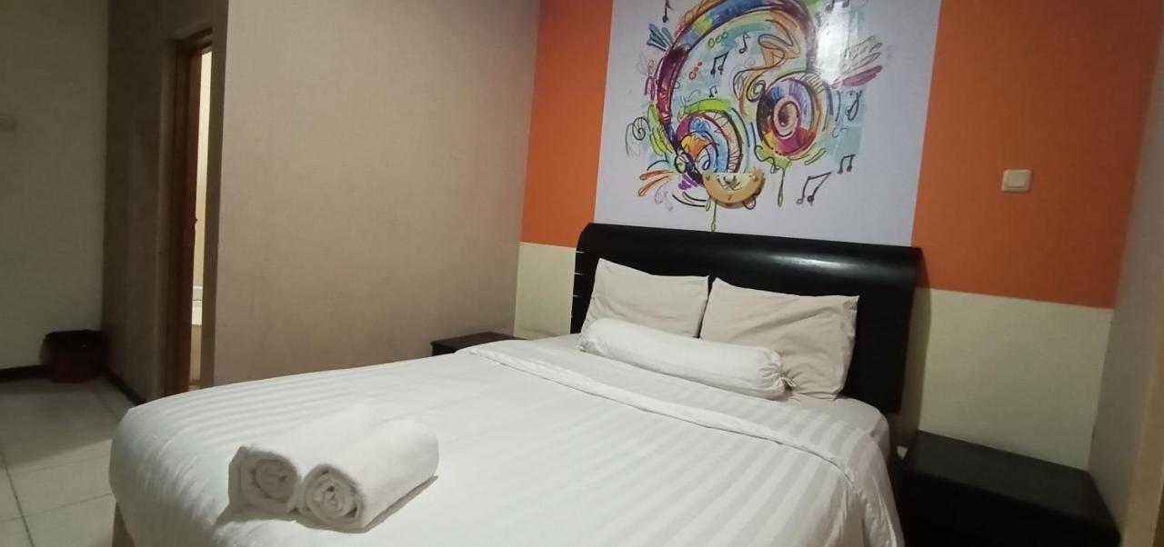 Votel Hotel Tulungagung Kültér fotó