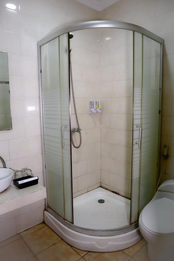 Votel Hotel Tulungagung Kültér fotó