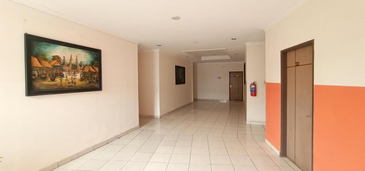 Votel Hotel Tulungagung Kültér fotó