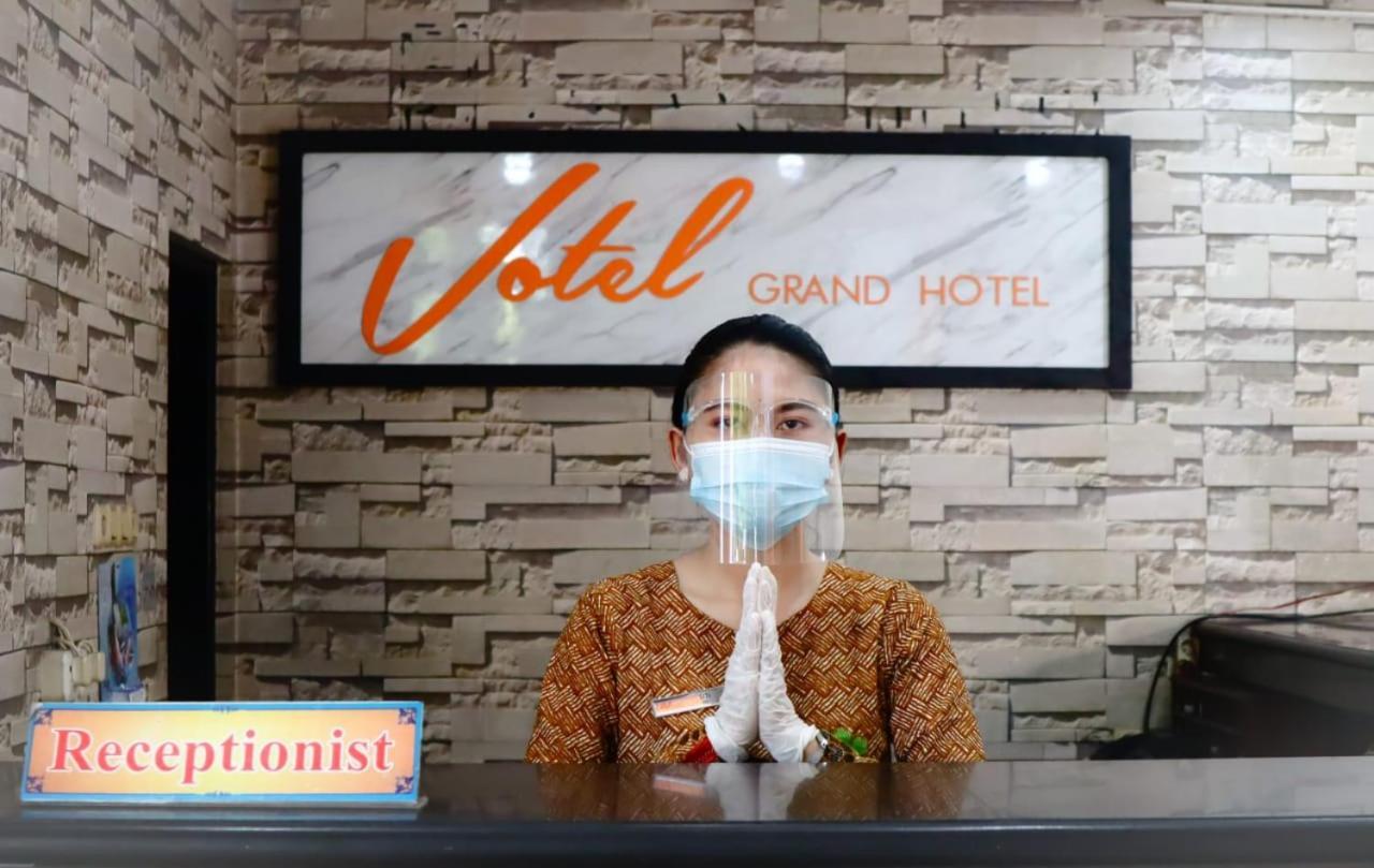 Votel Hotel Tulungagung Kültér fotó