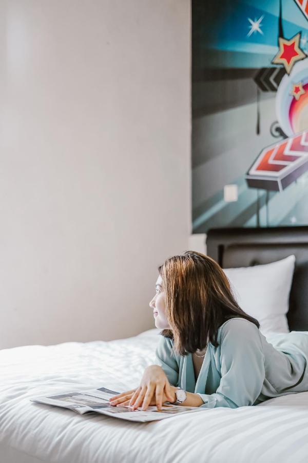 Votel Hotel Tulungagung Kültér fotó