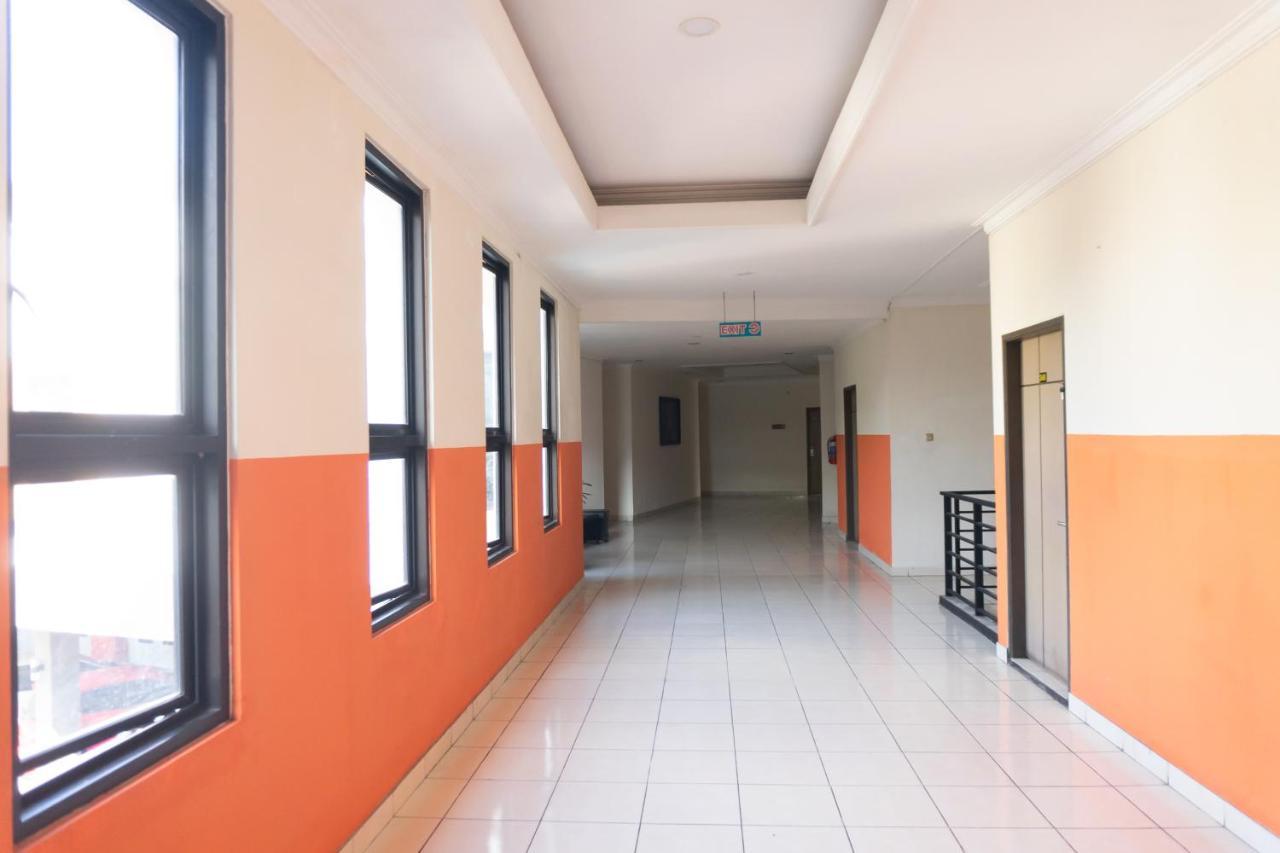 Votel Hotel Tulungagung Kültér fotó