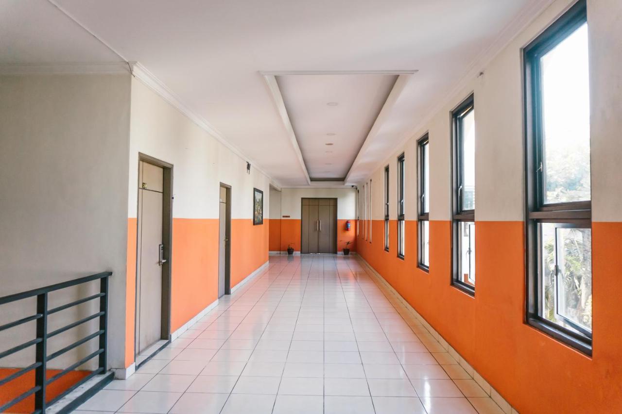 Votel Hotel Tulungagung Kültér fotó