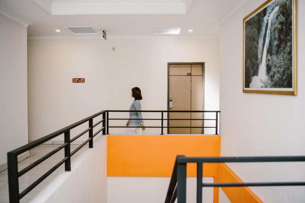 Votel Hotel Tulungagung Kültér fotó