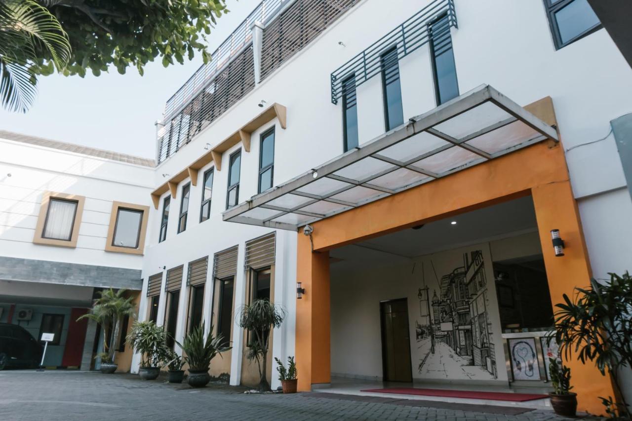 Votel Hotel Tulungagung Kültér fotó