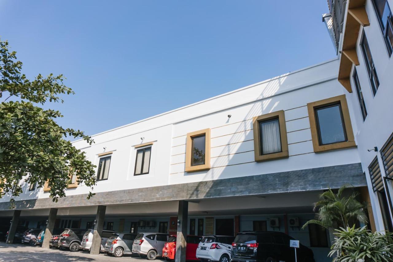 Votel Hotel Tulungagung Kültér fotó