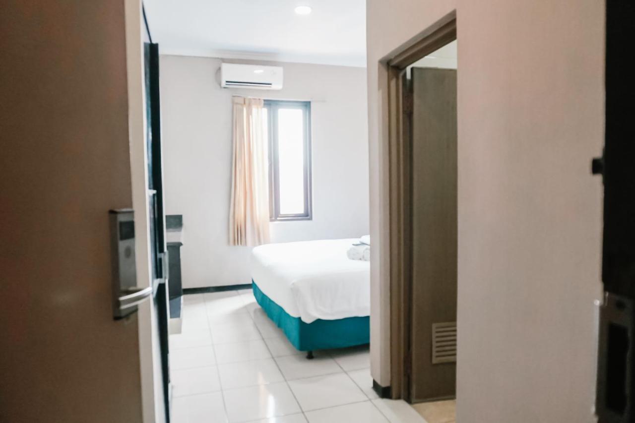 Votel Hotel Tulungagung Kültér fotó