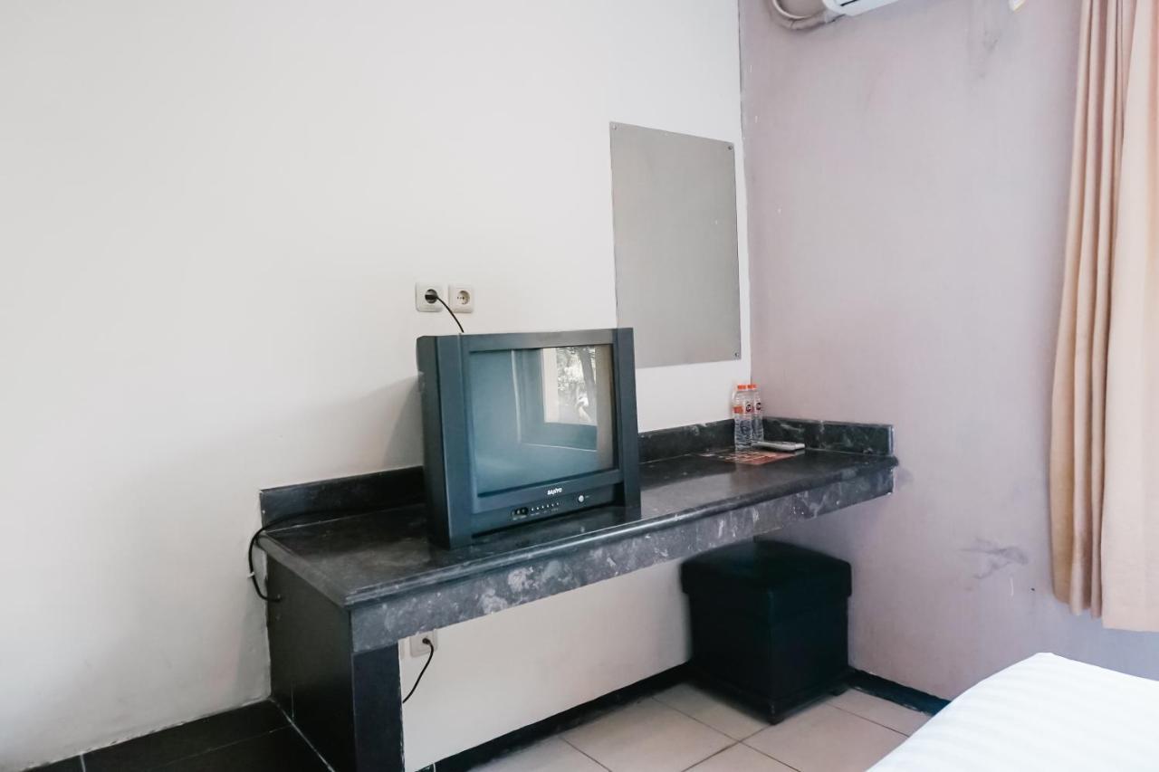 Votel Hotel Tulungagung Kültér fotó