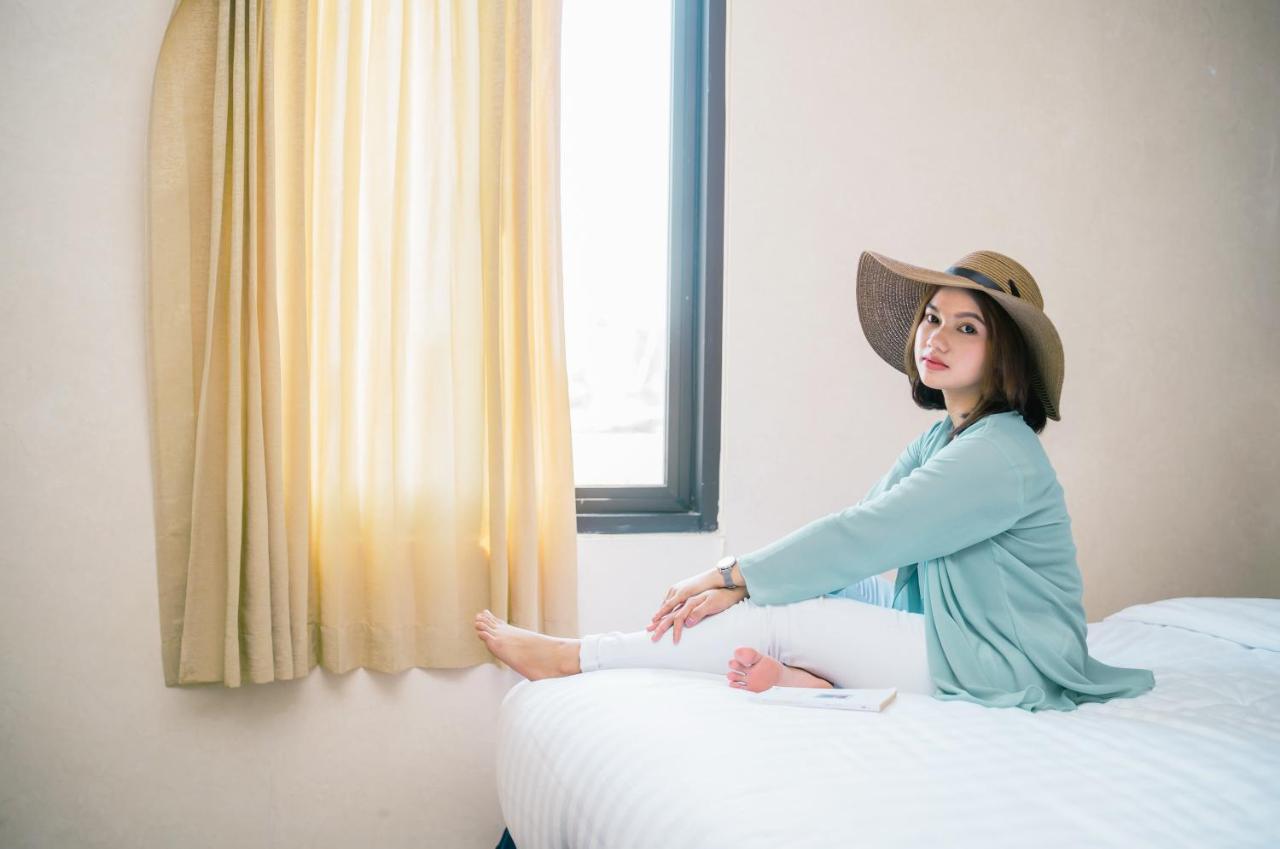 Votel Hotel Tulungagung Kültér fotó